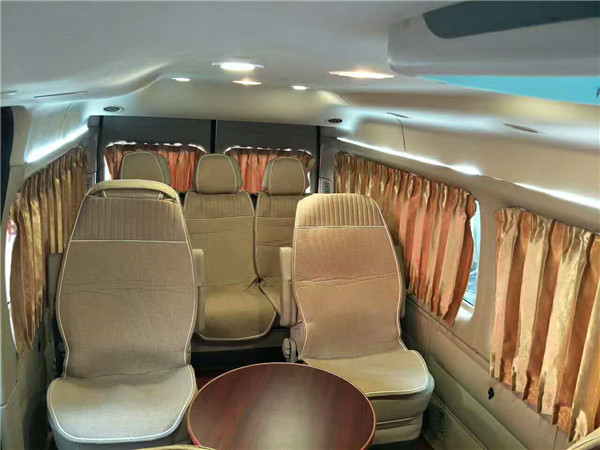 福特商務(wù)車(chē)改裝木地板，升降桌