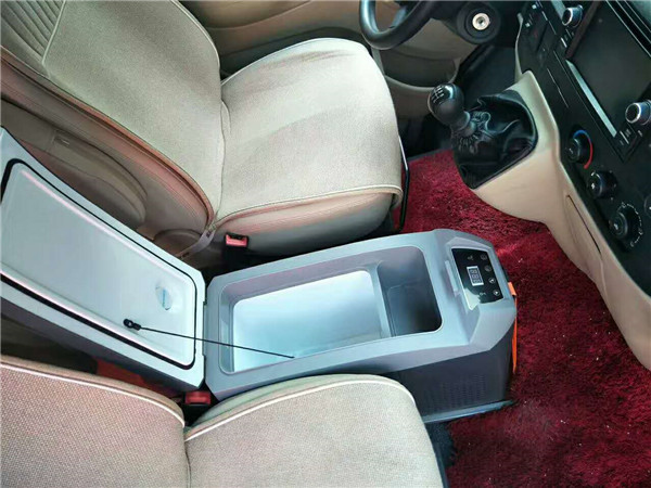 福特商務(wù)車(chē)改裝木地板，升降桌