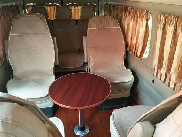 福特商務(wù)車(chē)改裝木地板，升降桌