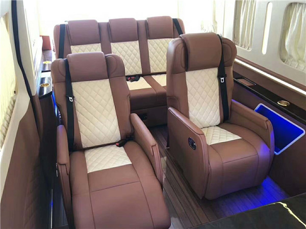 大通V80商務(wù)車內(nèi)飾改裝