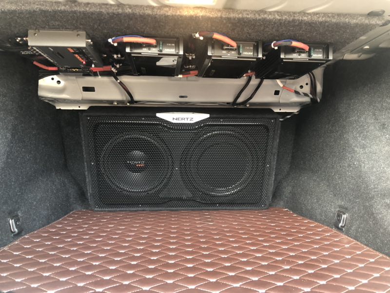 汕頭星悅汽車音響改裝寶馬5系525升級(jí)四門隔音降噪音響改裝意大利赫茲三分頻喚醒寶馬5系的浪漫細(xì)胞