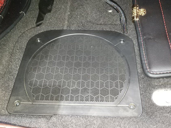 重慶寶馬1系專車專用法國勁浪汽車音響改裝案例分享