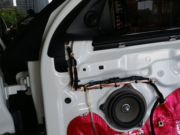 重慶寶馬1系專車專用法國勁浪汽車音響改裝案例分享