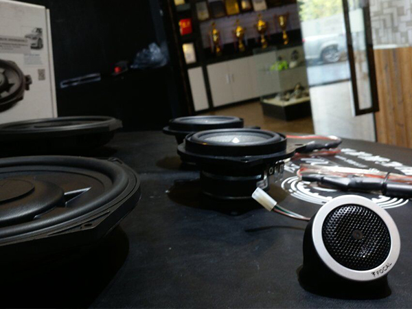 重慶寶馬1系專車專用法國勁浪汽車音響改裝案例分享