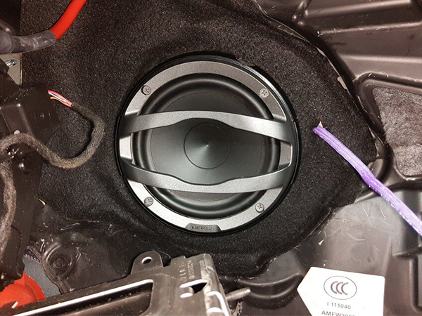 當(dāng)豪車(chē)“炸”起來(lái)就是爽，重慶奔馳汽車(chē)音響改裝