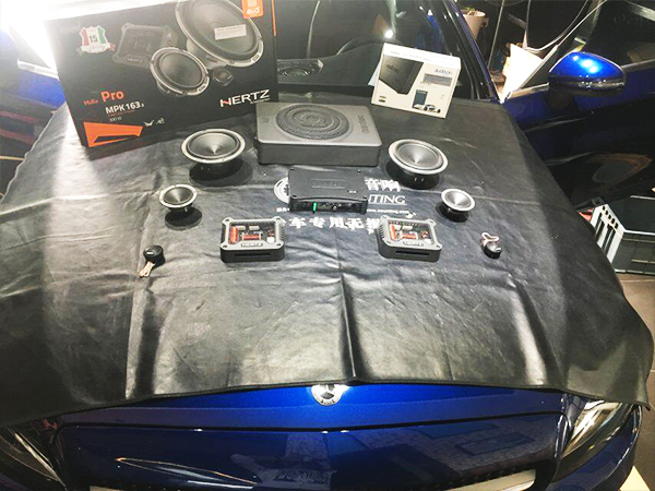 當(dāng)豪車(chē)“炸”起來(lái)就是爽，重慶奔馳汽車(chē)音響改裝