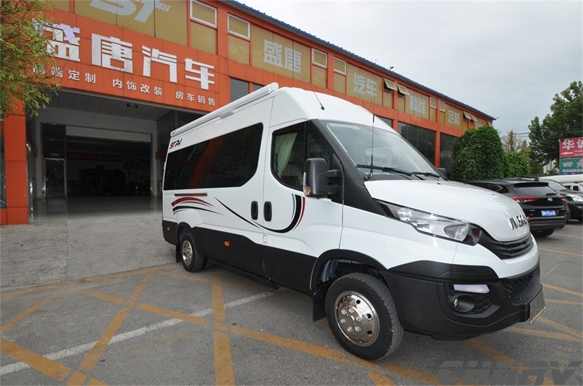 進(jìn)口依維柯NEW DAILY房車兩款布局,哪一款更適合你?