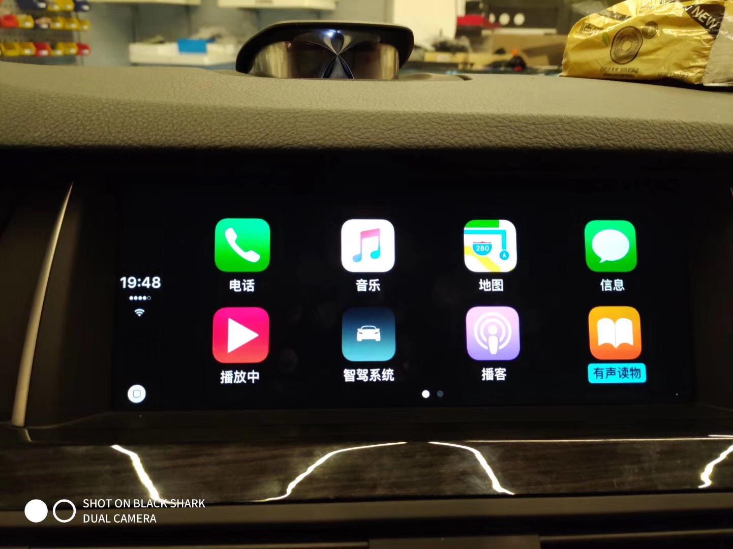 寶馬5系升級蘋果carplay，高德地圖也可以用喔。