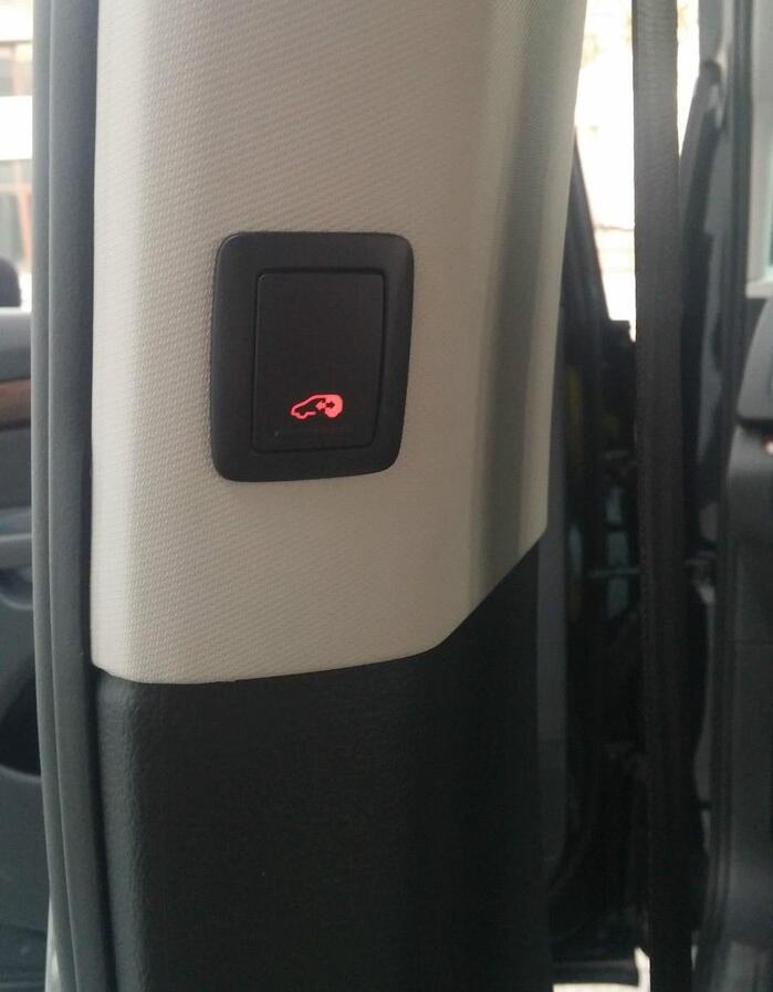 福特途睿欧大众夏朗加装电动中门侧滑门，这电动门的好处是显而易见的