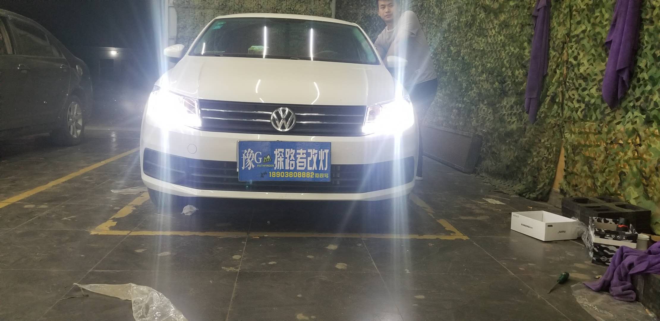 桑塔納改裝氙氣燈加裝惡魔眼新鄉(xiāng)探路者改燈專業(yè)汽車燈光升級