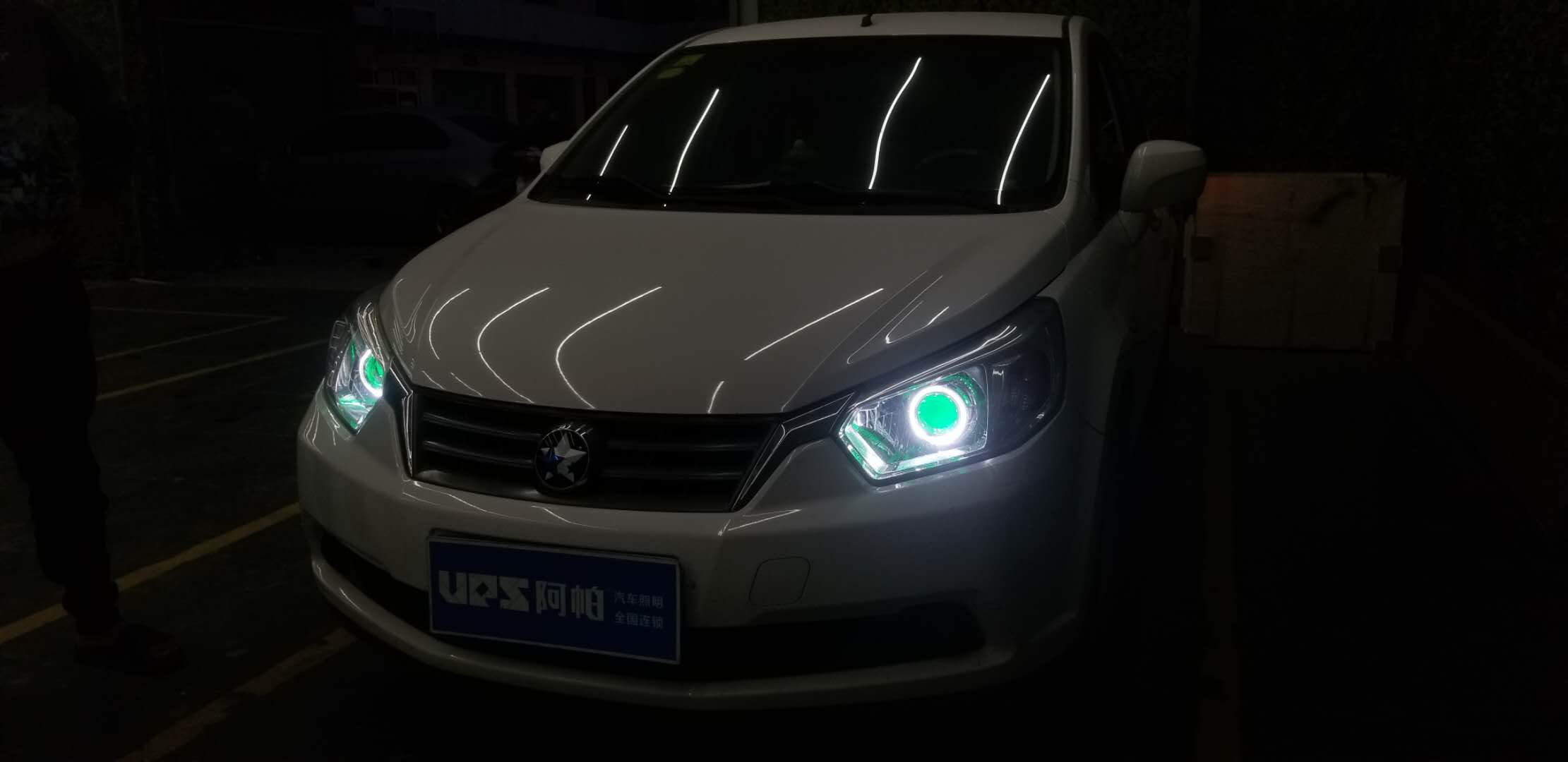 啟晨R50改裝氙氣大燈新鄉(xiāng)探路者改燈專業(yè)汽車燈光升級