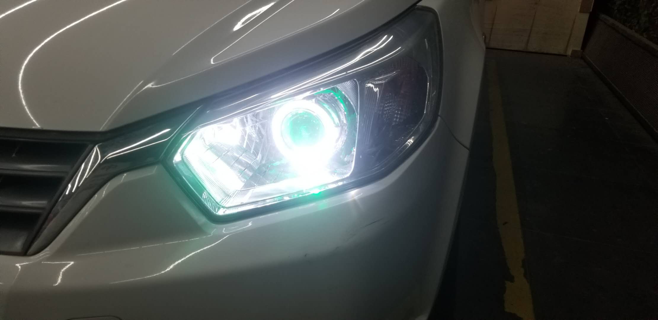 啟晨R50改裝氙氣大燈新鄉(xiāng)探路者改燈專業(yè)汽車燈光升級