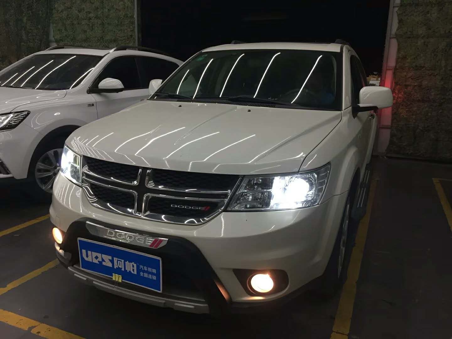 酷威改裝LED大燈氙氣燈新鄉(xiāng)探路者改燈專業(yè)解決燈光不亮問題