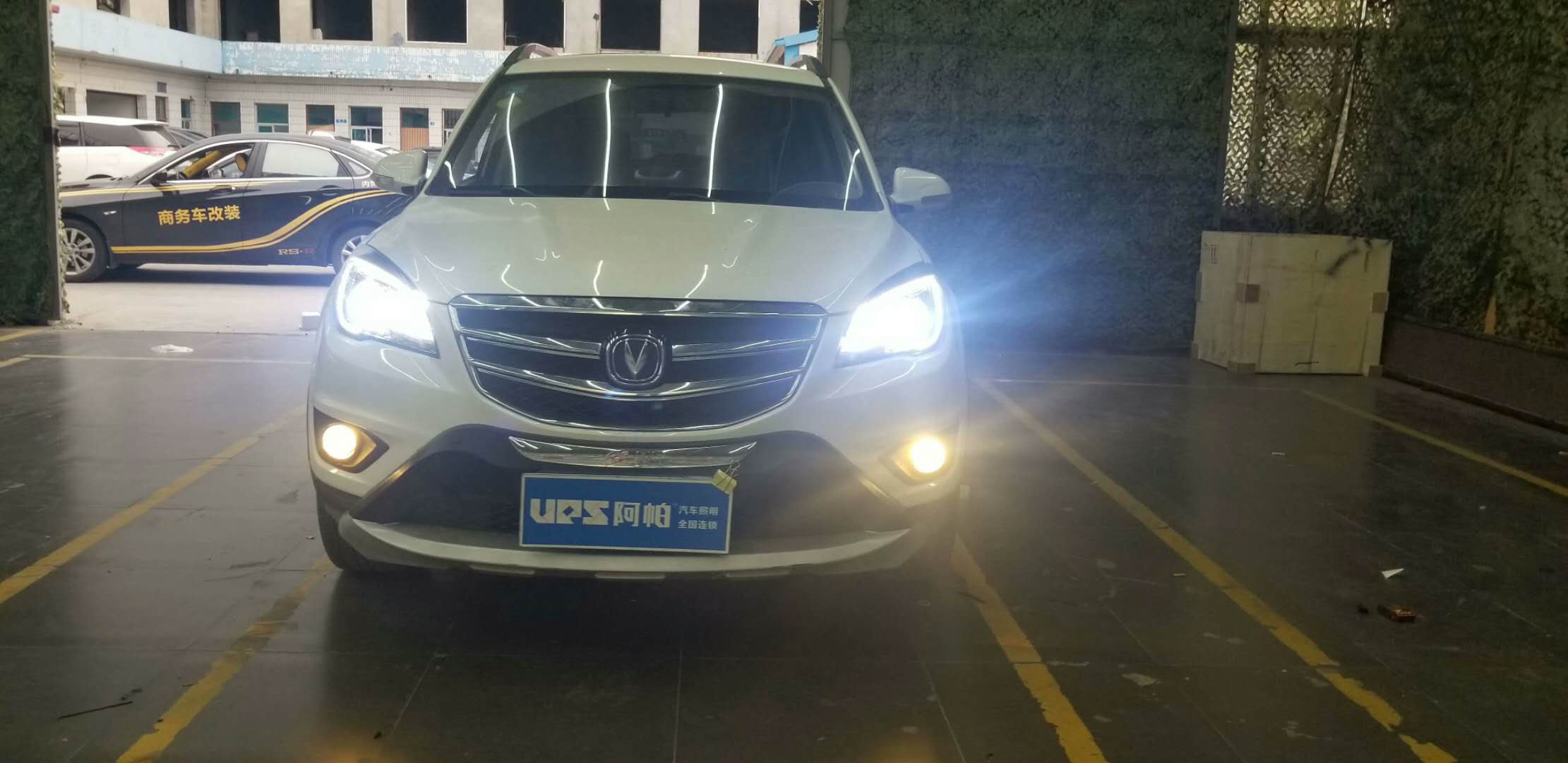 CS35改裝雙光透鏡加裝惡魔眼日行燈新鄉(xiāng)探路者改燈專業(yè)車燈改裝