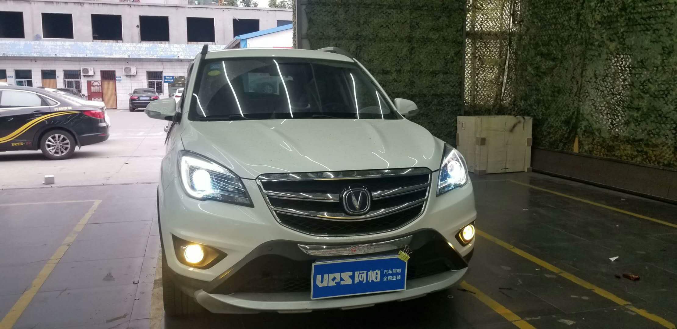 CS35改裝雙光透鏡加裝惡魔眼日行燈新鄉(xiāng)探路者改燈專業(yè)車燈改裝