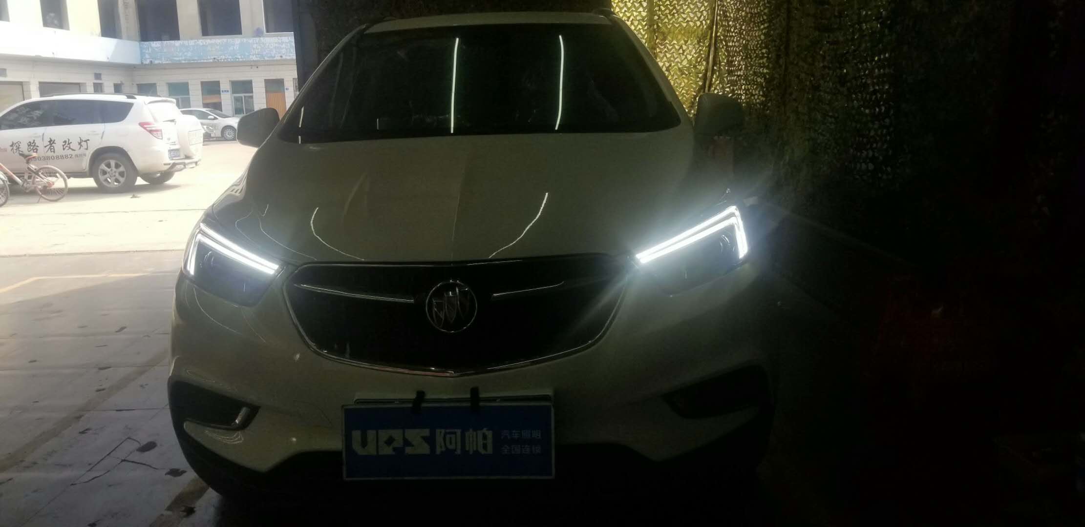 別克昂科拉改裝氙氣燈新鄉(xiāng)探路者改燈專業(yè)改裝汽車大燈