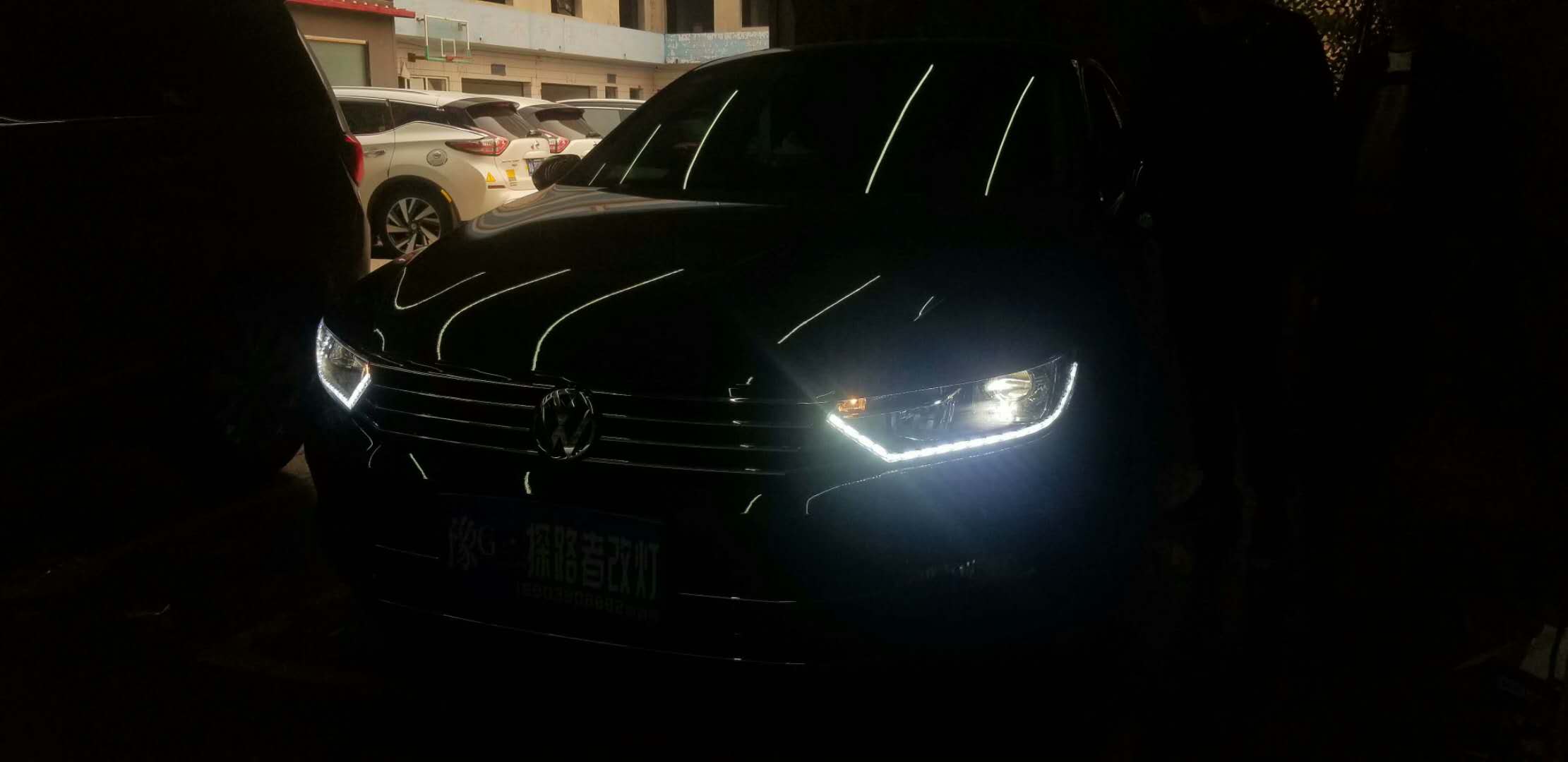 新鄉(xiāng)大眾邁騰升級(jí)LED透鏡探路者改燈專業(yè)解決汽車燈光不亮問(wèn)題