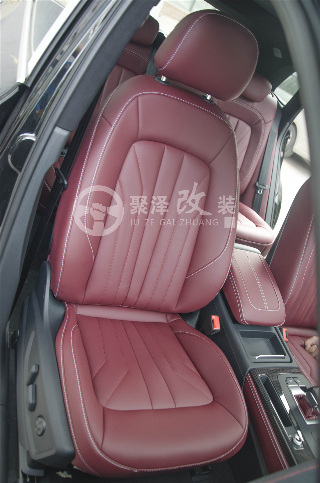 奧迪Q5L內(nèi)飾改裝