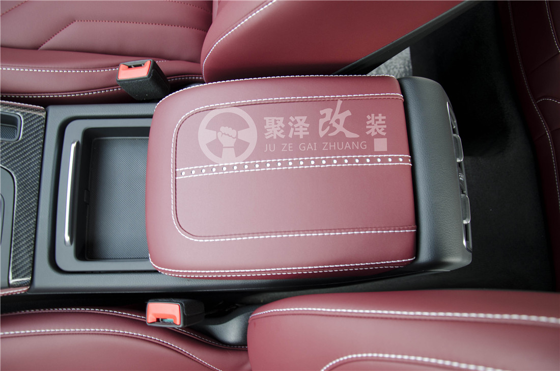 奧迪Q5L內(nèi)飾改裝