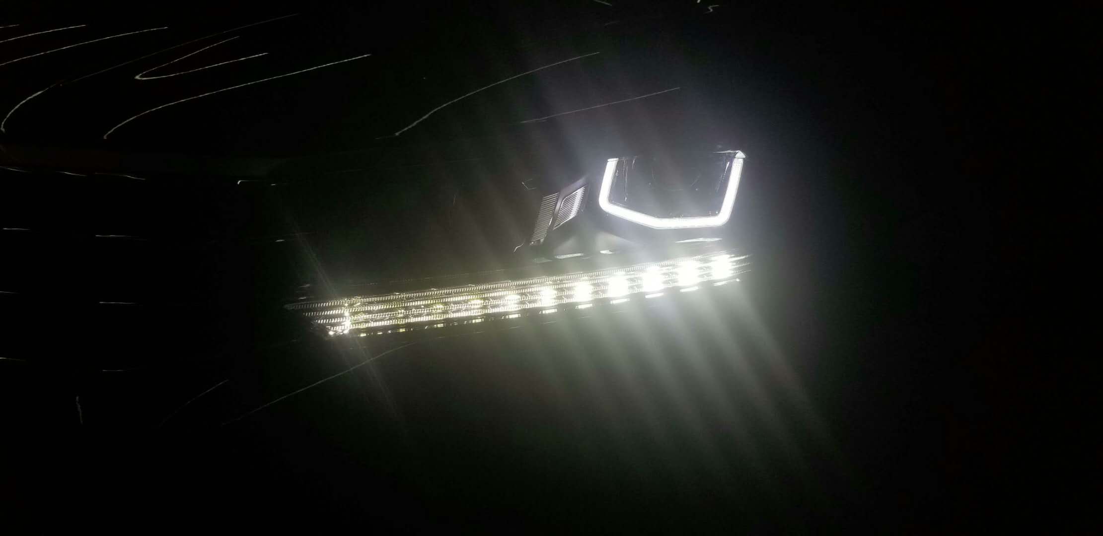 帕萨特升级LED透镜加装日行灯新乡探路者改灯专业汽车灯光升级
