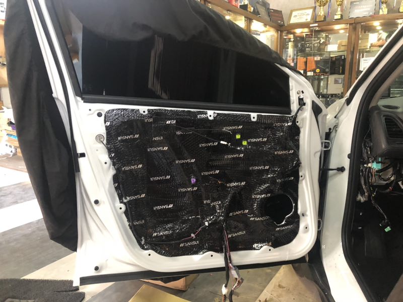 全車(chē)隔音需要多少錢(qián)?什么隔音材料好?汕頭星悅汽車(chē)音響隔音改裝本田繽智汽車(chē)全車(chē)山水隔音降噪，噪音不再！