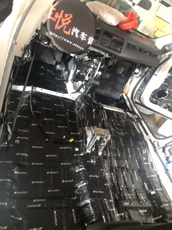 全車(chē)隔音需要多少錢(qián)?什么隔音材料好?汕頭星悅汽車(chē)音響隔音改裝本田繽智汽車(chē)全車(chē)山水隔音降噪，噪音不再！
