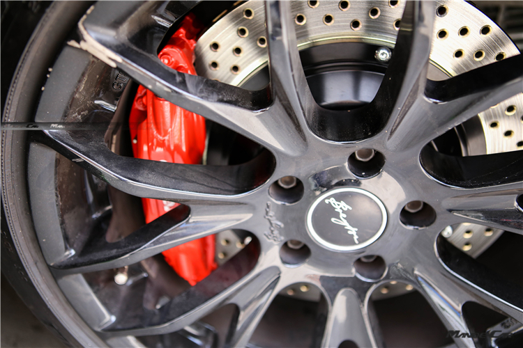 寶馬5系F18改裝Brembo前剎車卡鉗