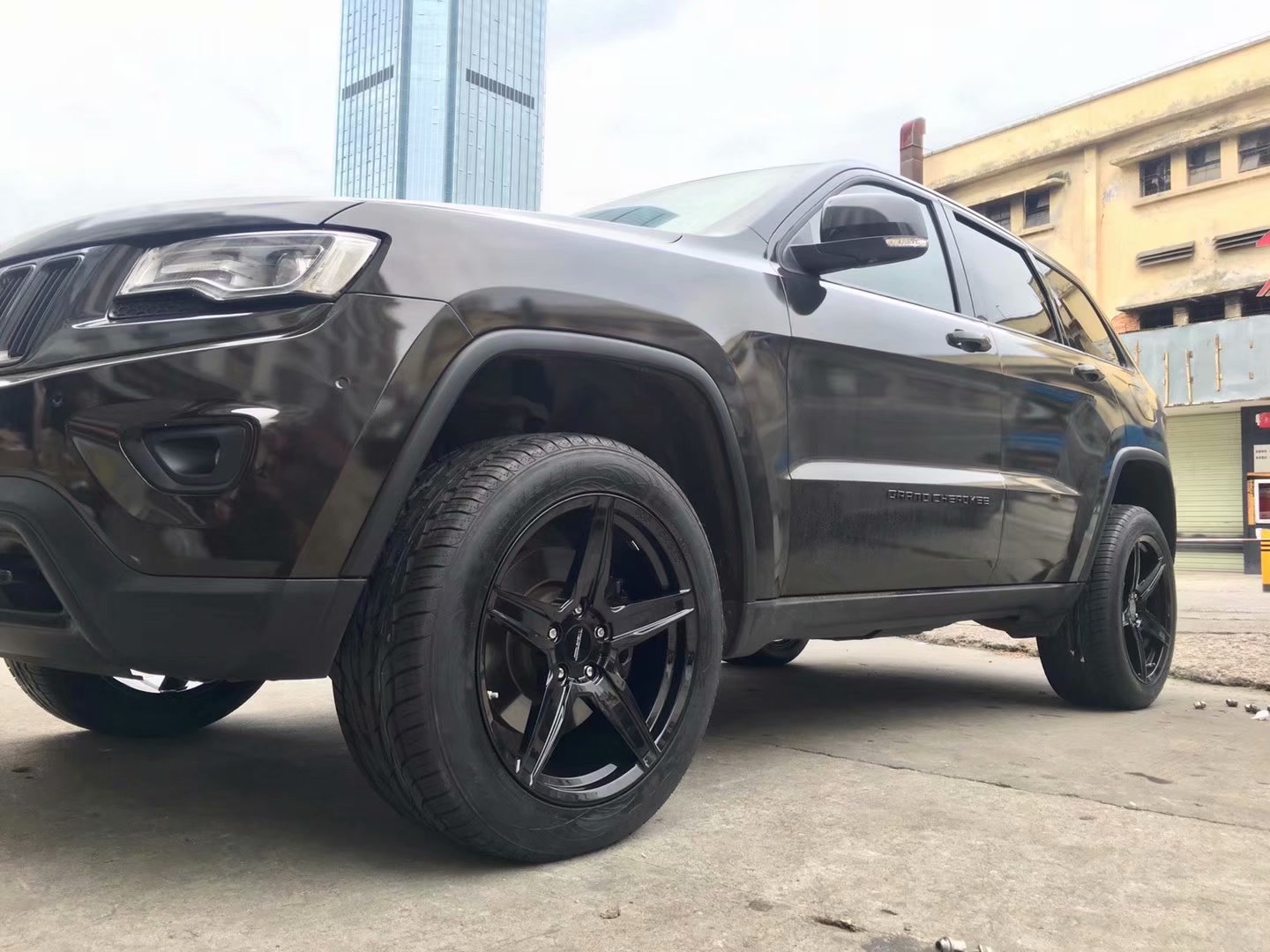 Jeep ，換 20寸 私人定制鍛造 完工！