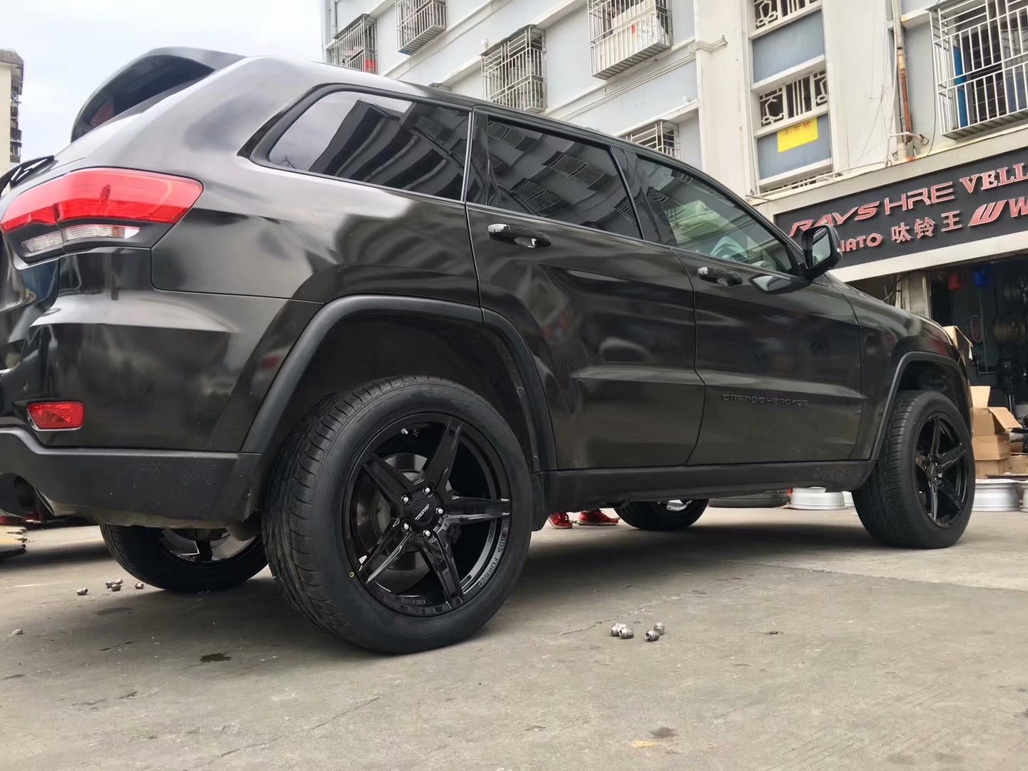 Jeep ，換 20寸 私人定制鍛造 完工！