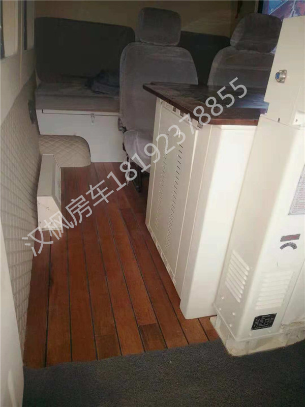 依維柯軍車內(nèi)飾改裝