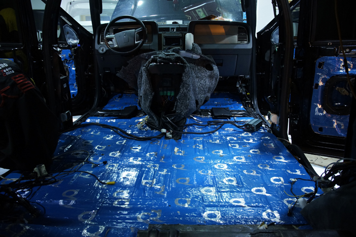重慶渝大昌汽車音響改裝升級之林肯領(lǐng)航員全車隔音安博士藍(lán)鉆汽車隔音降噪改裝