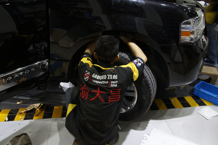 重慶渝大昌汽車音響改裝升級之林肯領(lǐng)航員全車隔音安博士藍(lán)鉆汽車隔音降噪改裝