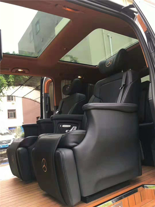 奔馳V250天窗版商務(wù)車內(nèi)飾改裝