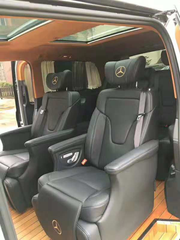 奔馳V250天窗版商務(wù)車內(nèi)飾改裝
