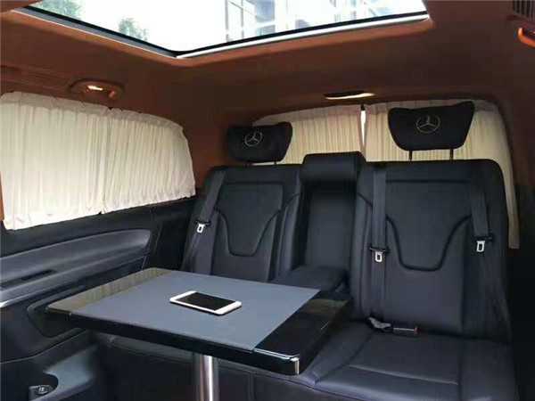 奔馳V250天窗版商務(wù)車內(nèi)飾改裝