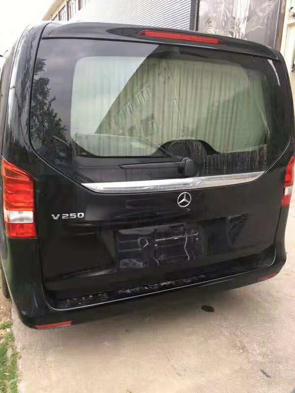 奔馳V250天窗版商務(wù)車內(nèi)飾改裝