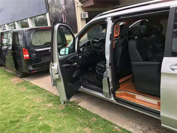 奔馳V250內(nèi)飾頂燈版商務(wù)車內(nèi)飾改裝