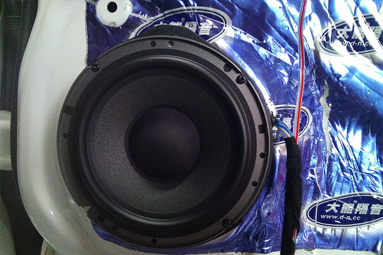 專業(yè)汽車音響改裝！重慶豐田凌派汽車音響改裝 惠威HIVI