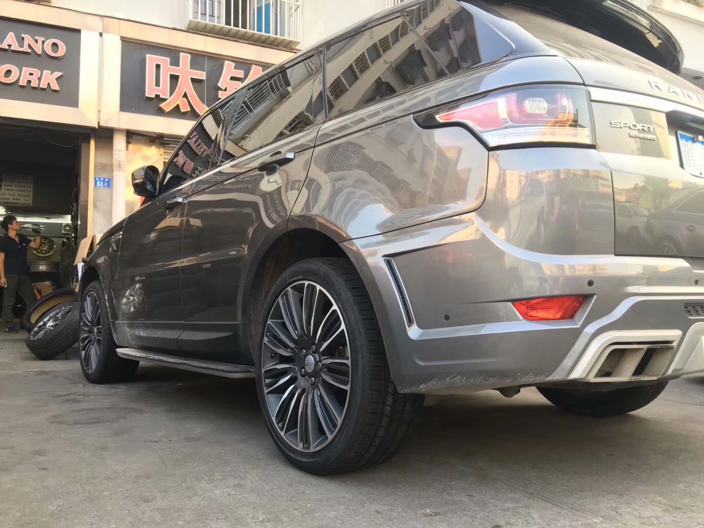 路虎，換 原裝 22寸 ? 馬牌 LX 完工！