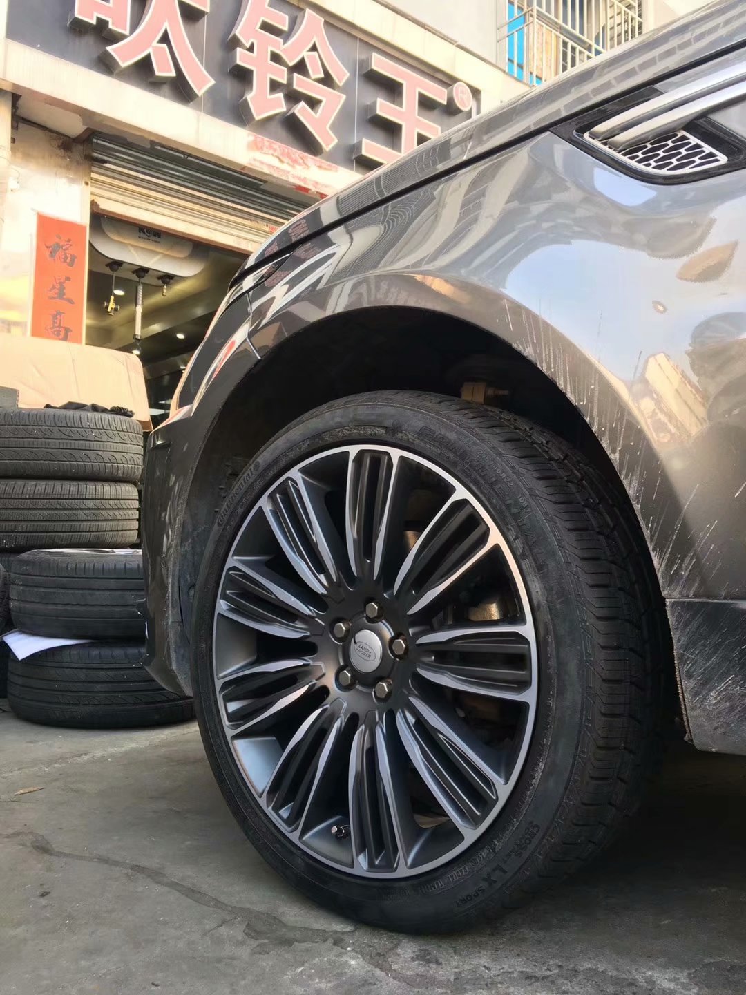 路虎，換 原裝 22寸 ? 馬牌 LX 完工！