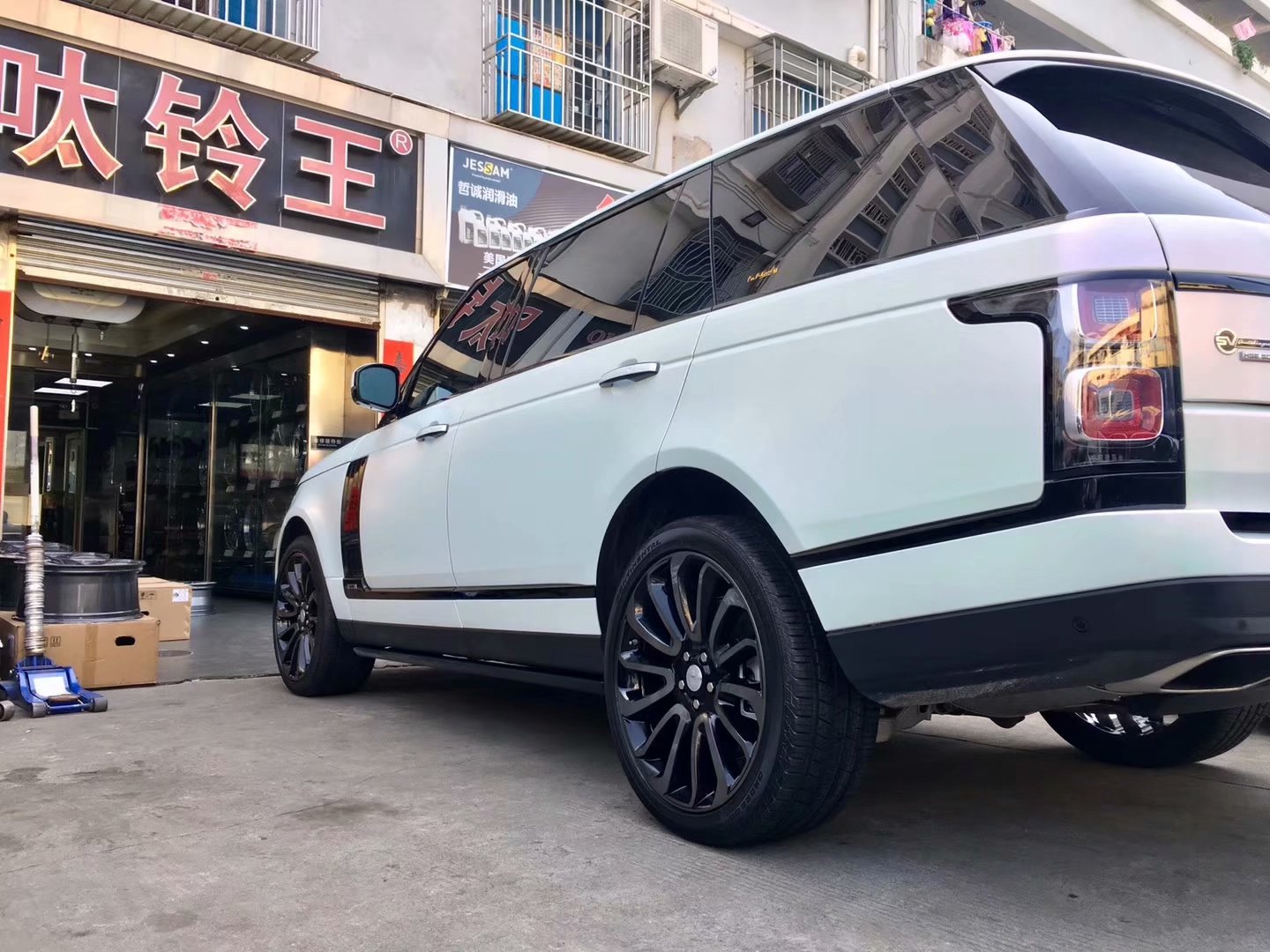 路虎，換 原裝 22寸 刀鋒 完工！