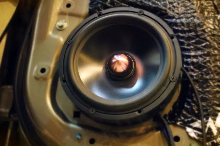 本地專業(yè)汽車音響改裝哪家好？東莞長安慧聲謳歌汽車音響改裝黃金聲學(xué)、美高隔音