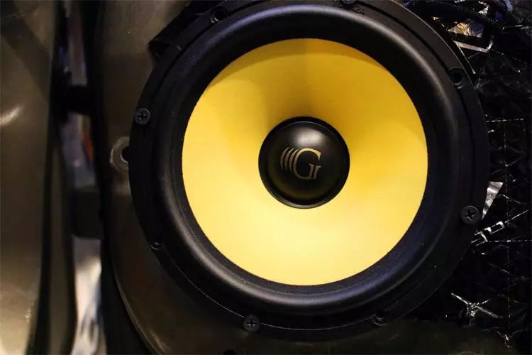 本地專業(yè)汽車音響改裝哪家好？東莞長安慧聲謳歌汽車音響改裝黃金聲學(xué)、美高隔音