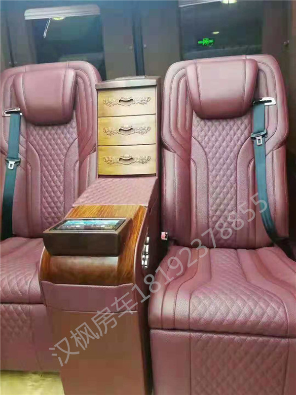 奔馳斯賓特商務(wù)車內(nèi)飾改裝