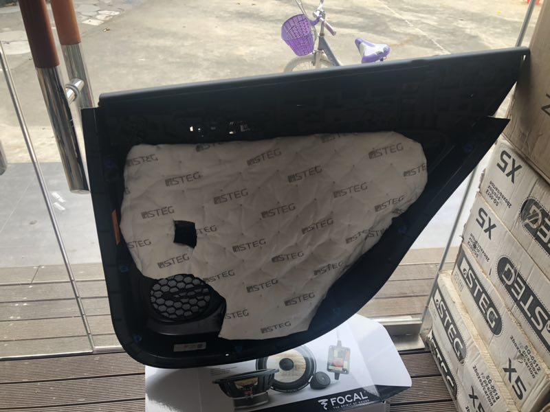 快樂旅途只因有音樂別克君威四門后備箱STEG史泰格隔音降噪音響改裝FOCAL法國(guó)勁浪PS165汕頭星悅汽車音響