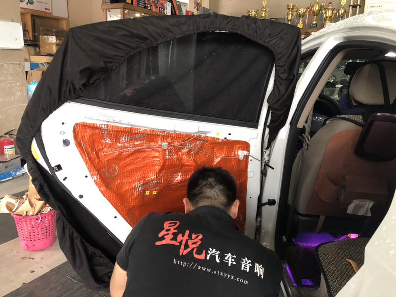 汕頭星悅汽車音響改裝現(xiàn)代瑞納升級四門3層勁能隔音降噪音響改裝FOCAL法國勁浪入門級套餐汽車音響改裝案例