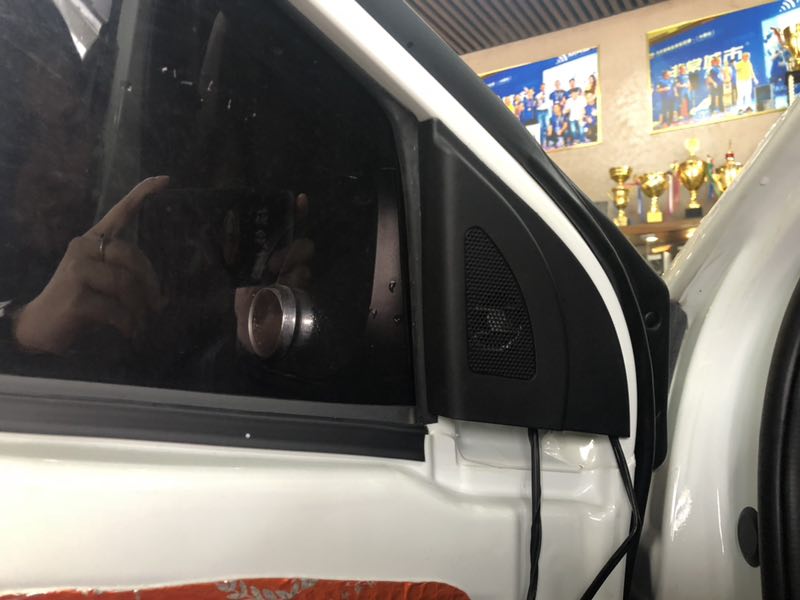 汕頭星悅汽車音響改裝現(xiàn)代瑞納升級四門3層勁能隔音降噪音響改裝FOCAL法國勁浪入門級套餐汽車音響改裝案例