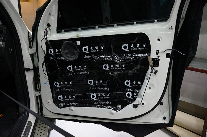 重庆渝大昌汽车音响改装案例之BMW宝马X5全车隔音降噪，安博士环保汽车隔音降噪改装