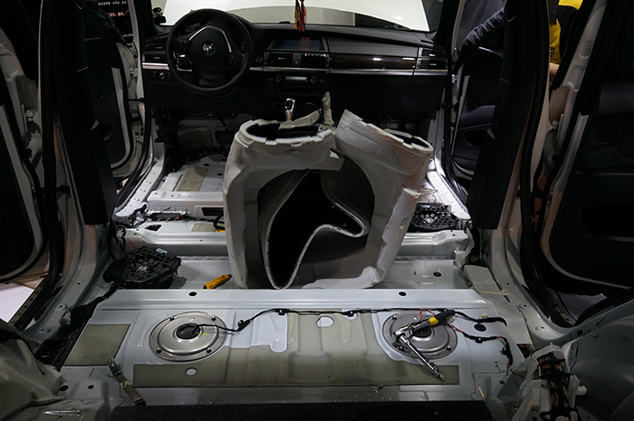 重庆渝大昌汽车音响改装案例之BMW宝马X5全车隔音降噪，安博士环保汽车隔音降噪改装