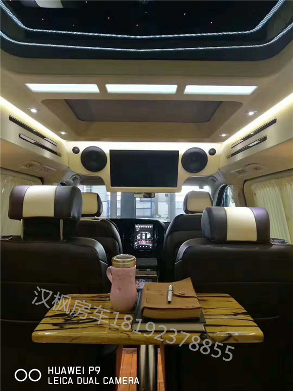 奔馳威霆商務(wù)車內(nèi)飾改裝